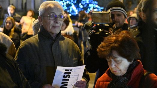 Lidé v krajských městech protestovali proti Babišovi